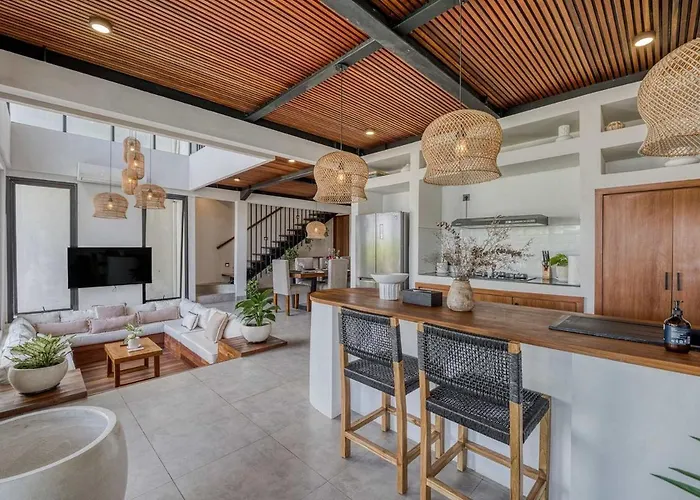 Auraya Vista - Luxurious 4br In ウルワツ